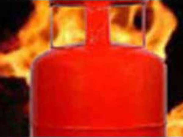 ವರ್ಷಕ್ಕೆ 12 ಸಿಲಿಂಡರ್ 