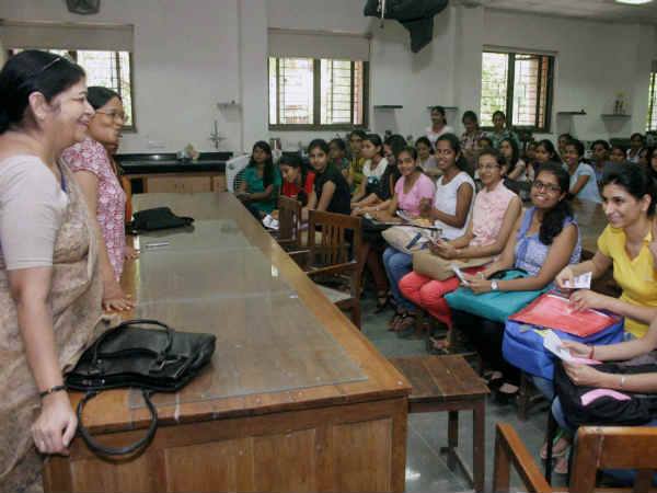 ಶಿಕ್ಷಕ ಹಾಗೂ ಪ್ರೇರಕ (Teaching and motivating) 