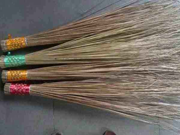 ಪೊರಕೆ ಖರೀದಿ