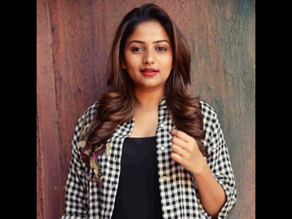 ಓಡುವ ಕುದುರೆ ರಚಿತಾ ರಾಮ್ 