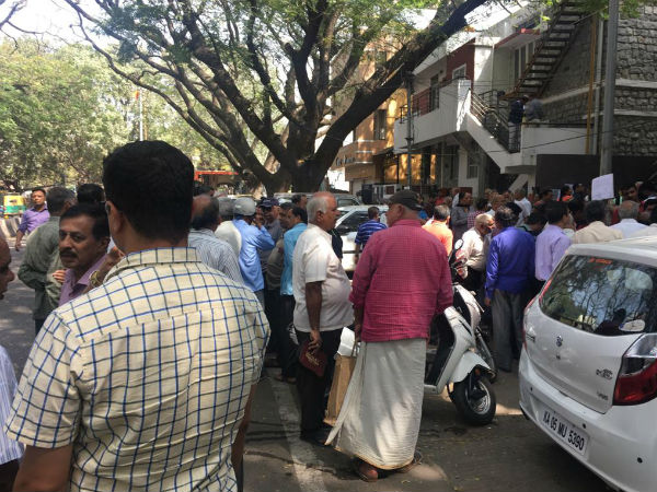 'ಶ್ರೀ ಗುರು ರಾಘವೇಂದ್ರ' ಕಡೆ ಕೈ ತೋರುವ ಗ್ರಾಹಕರು 