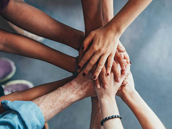 ಕೈಲಾದಷ್ಟು ಹಣವನ್ನು ದಾನ ಮಾಡಿ