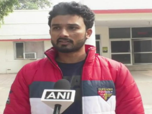 7 ಸಾವಿರ ಪಗಾರ, 132 ಕೋಟಿ ವ್ಯವಹಾರ: ಇದೊಂಥರ ತಮಾಷಿ 7 ಸಾವಿರ ಪಗಾರ, 132 ಕೋಟಿ ವ್ಯವಹಾರ: ಇದೊಂಥರ ತಮಾಷಿ