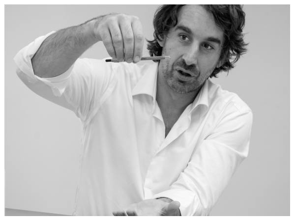 ತೇಲುವ ಹಾಸಿಗೆ ತಯಾರಿಸಿದ್ದು ಈತ