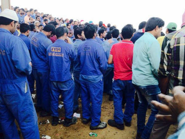 ಸಾವಿರಾರು ಕಾರ್ಮಿಕರಲ್ಲಿ ಸಾಮಾಜಿಕ ದೂರ ಅಸಾಧ್ಯವಾಗಿದೆ