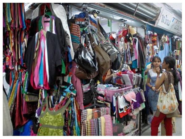 ಶಾಪಿಂಗ್ ಮಾಲ್‌ಗಳ ಬಳಿಯ ಶಾಪ್‌ಗಳಿಗೂ ಹೊಡೆತ