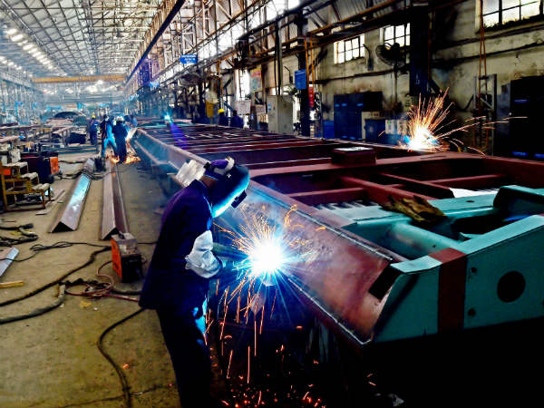 ಉತ್ಪಾದನೆ/ಸೇವಾ ವಲಯಗಳಿಗೆ ನಿಧಾನಗತಿಯಲ್ಲಿ ಆರಂಭ ನೀಡುವುದು