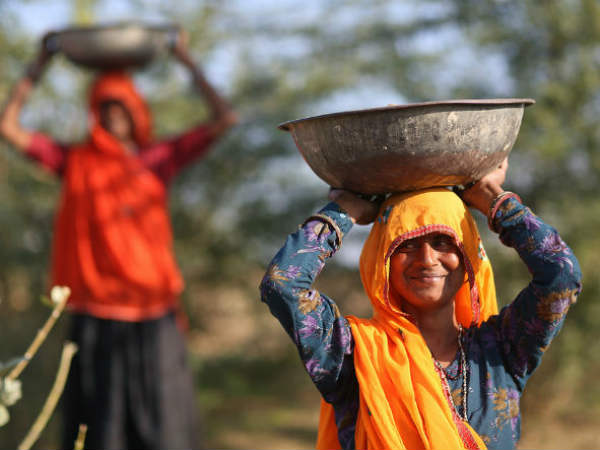 ಅಧಿಕಾರಿಗಳನ್ನು ಪ್ರಶ್ನಿಸಿದರು