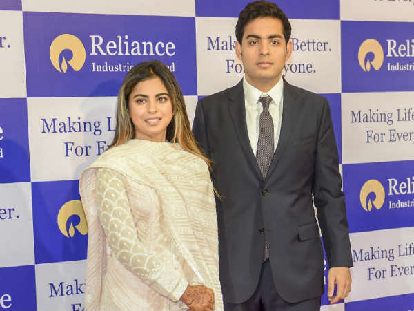 ಆಕಾಶ್, ಇಶಾ ಹಾಗೂ ರವೀಂದ್ರನ್