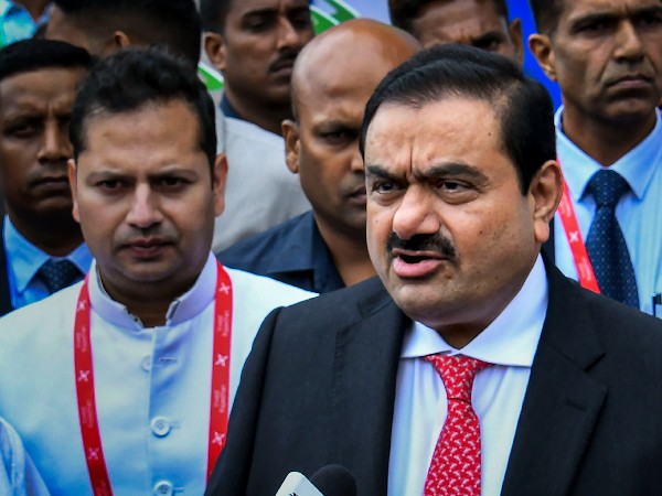 ಹಿಂಬಾಗಿಲಿಂದ ಬಂದ ಅದಾನಿ 