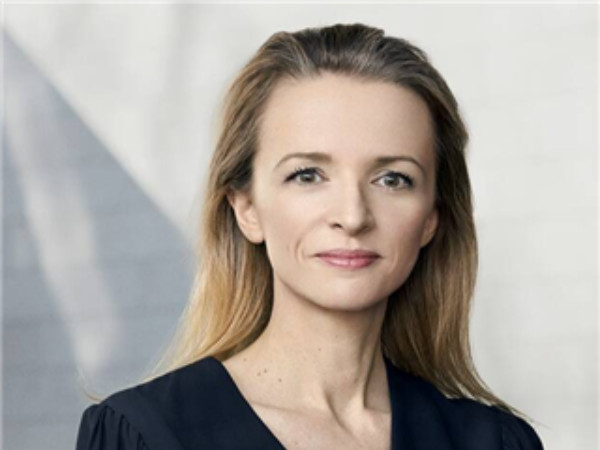  ಬರ್ನಾರ್ಡ್ ಅರ್ನಾಲ್ಟ್‌ನ ಪುತ್ರಿ ಡೆಲ್ಫೀನ್  ಶಿಕ್ಷಣ