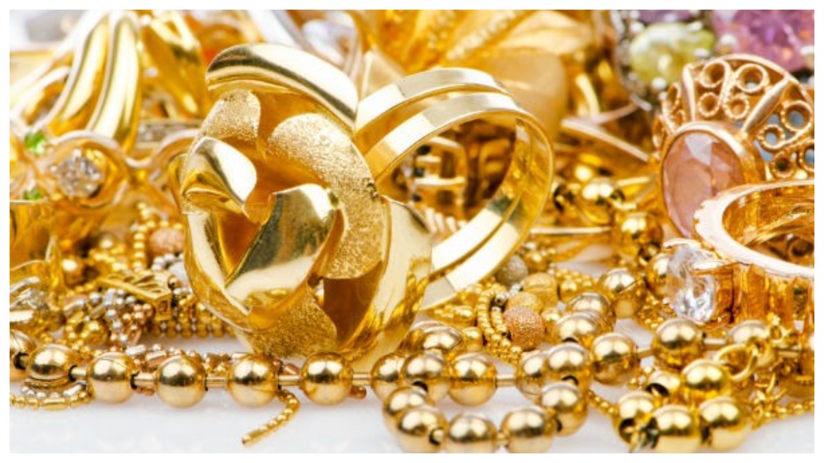 ನಿನ್ನೆ ಏರಿಕೆಯಾಗಿದ್ದ ಚಿನ್ನದ ಬೆಲೆ ಇಂದು ಇಳಿಕೆ, ದರಪಟ್ಟಿ ಇಲ್ಲಿದೆ ನಿನ್ನೆ ಏರಿಕೆಯಾಗಿದ್ದ ಚಿನ್ನದ ಬೆಲೆ ಇಂದು ಇಳಿಕೆ, ದರಪಟ್ಟಿ ಇಲ್ಲಿದೆ