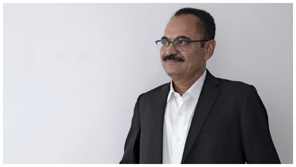 ಕ್ಯಾಂಟೀನ್ ಕೆಲಸ, ಈಗ 4,000 ಕೋಟಿ ರೂಪಾಯಿ ಸಾಮ್ರಾಜ್ಯದ ಒಡೆಯ! ಕ್ಯಾಂಟೀನ್ ಕೆಲಸ, ಈಗ 4,000 ಕೋಟಿ ರೂಪಾಯಿ ಸಾಮ್ರಾಜ್ಯದ ಒಡೆಯ!