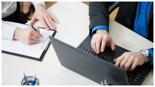 ಮೂರು ವರ್ಷದಲ್ಲಿ 1093 ಕೋಟಿ ರೂಪಾಯಿ ಕಂಪನಿ ಸ್ಥಾಪಿಸಿದ ಟೀಚರ್‌!