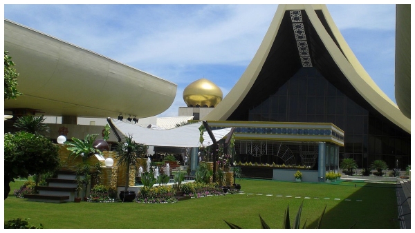  ವಿಶ್ವದ ಅತೀ ದೊಡ್ಡ ಮನೆಯ ಮಾಲೀಕರು ಯಾರು ನೋಡಿ