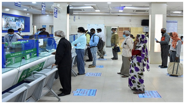  'ಕಛೇರಿ ಸಮಯದ ನಂತರ ಬ್ಯಾಂಕ್‌ನಲ್ಲಿರಲ್ಲ', ಹುದ್ದೆ ಭರ್ತಿಗೆ ಆಗ್ರಹ 