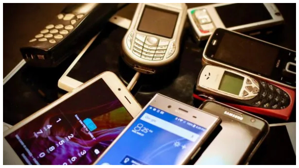  ಹಳೆ ಫೋನ್‌ಗಳ ಮಾರಾಟ ಕೋಟಿ ವಹಿವಾಟು- ತರಕಾರಿ ವ್ಯಾಪಾರಿ ಮಗನ ಕಥೆ