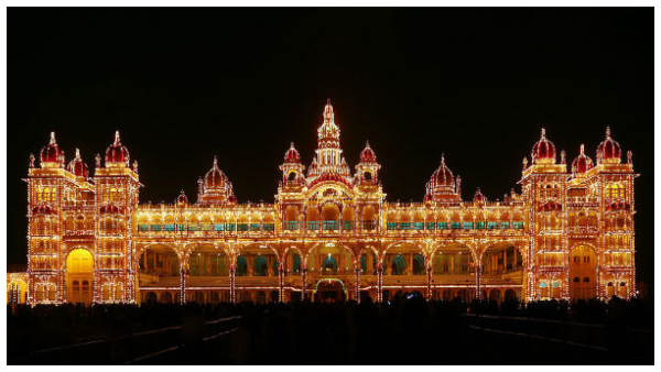  ಹಬ್ಬದ ನಡುವೆ ಕಡಿಮೆ ಖರ್ಚಿನಲ್ಲಿ ಪ್ರವಾಸ ಮಾಡಲು ಇಲ್ಲಿದೆ ಸಲಹೆಗಳು