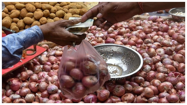  ಬೆಲೆ ಏರಿಕೆ ನಡುವೆ 25 ರೂ. ಗೆ ಈರುಳ್ಳಿ ಮಾರಾಟ, ಎಲ್ಲಿ ಖರೀದಿ?