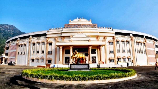 ಮೊದಲ ಜಲ್ಲಿಕಟ್ಟು ಕ್ರೀಡಾಂಗಣ ಉದ್ಘಾಟನೆ 