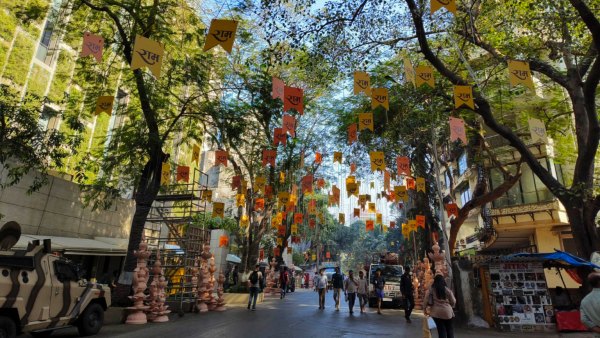 ಉದ್ಯೋಗಿಗಳಿಗೆ ರಜೆ ನೀಡಿ ಮನೆ ಸಿಂಗರಿಸಿದ ಮುಕೇಶ್ ಅಂಬಾನಿ 