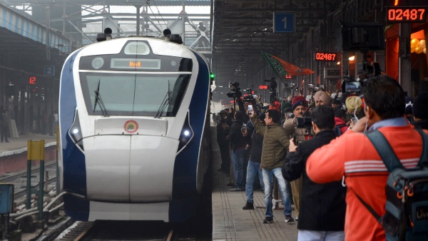 ಶೀಘ್ರದಲ್ಲೇ 10 ವಂದೇ ಭಾರತ್ ಸ್ಲೀಪರ್ ರೈಲುಗಳ ಸಂಚಾರ 