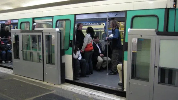 ನಮ್ಮ ಮೆಟ್ರೋ ನಿಲ್ದಾಣದಲ್ಲಿ ಬ್ಯಾರಿಕೇಡ್ ಅಳವಡಿಕೆ ವಿಸ್ತರಣೆ 