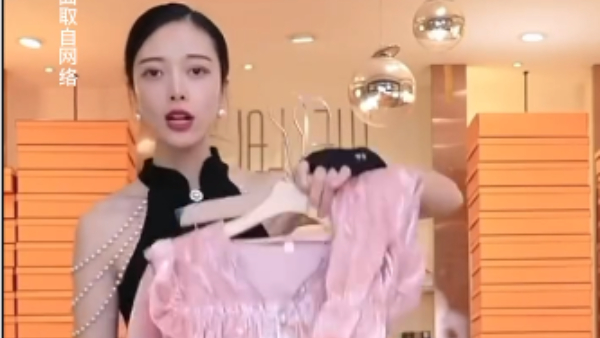 ಬರೇ 3 ನಿಮಿಷದ ವಿಡಿಯೋಗೆ 120 ಕೋಟಿ ದುಡಿಯುವ ಮಹಿಳೆ! 