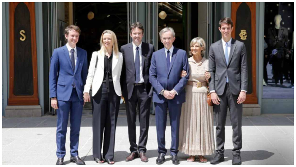 ಜಗತ್ತಿನ ಅತ್ಯಂತ ಶ್ರೀಮಂತ ವ್ಯಕ್ತಿಯ ಪತ್ನಿಯ ಆದಾಯ ಎಷ್ಟಿದೆ?