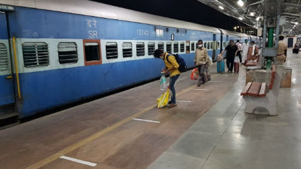  ಪೋಷಕರ ಸೇರಿದ 549 ಮಕ್ಕಳು, ನೂರಾರು ಜನರ ರಕ್ಷಣೆ- ರೈಲ್ವೆಯ ಕಾರ್ಯ!