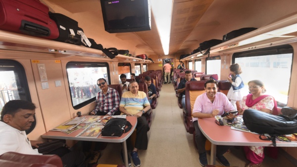 ರೈಲಿನಲ್ಲೇ ಕುಳಿತು ನಿಮ್ಮ ಇಷ್ಟದ ಆಹಾರ ಸೇವಿಸಿ 