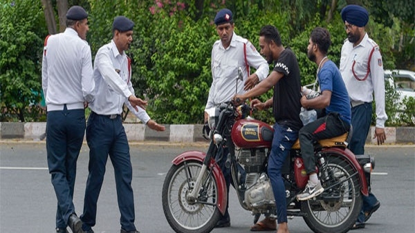  ಟ್ರಾಫಿಕ್ ಪೊಲೀಸರು ಕೋರ್ಟ್‌ಗೆ ಎಳೆಯುವ ಮುನ್ನ ದಂಡ ಕಟ್ಟಿಬಿಡಿ!