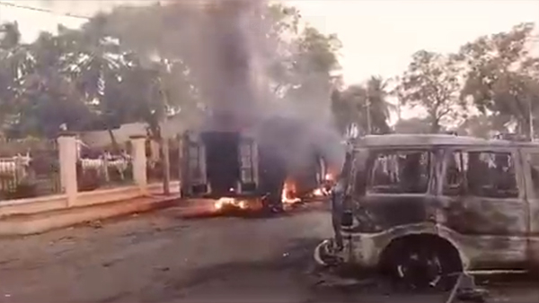 ಕುಸಿದ ಮೆಣಸಿನಕಾಯಿ ಬೆಲೆ, ರೈತರಿಂದ ಎಪಿಎಂಸಿಗೆ ಮುತ್ತಿಗೆ 