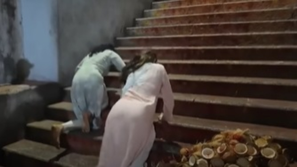 ಮಂಡಿಯೂರಿ ತಿರುಪತಿ ದೇವಸ್ಥಾನ ಹತ್ತಿದ ಜಾನ್ವಿ ಕಪೂರ್ 