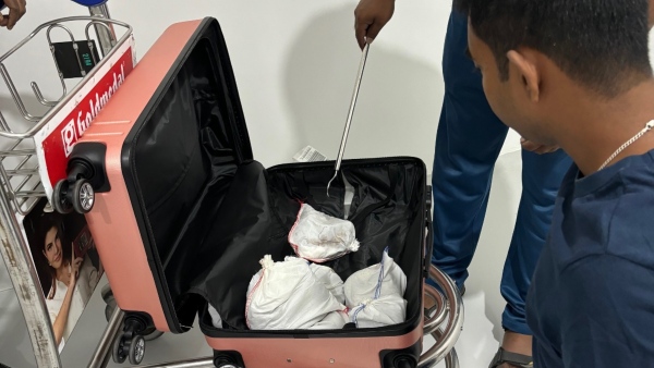 ಬೆಂಗಳೂರು ಏರ್‌ಪೋರ್ಟ್‌ನಲ್ಲಿ 10 ಹಳದಿ ಅನಕೊಂಡ ವಶ 