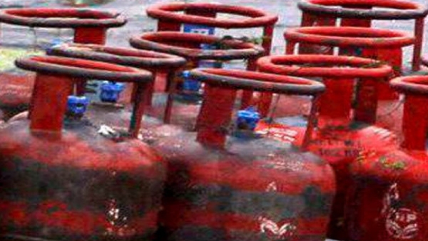 ವಾಣಿಜ್ಯ ಎಲ್‌ಪಿಜಿ ಸಿಲಿಂಡರ್‌ಗಳ ಬೆಲೆ ಕಡಿತ, ಇಂದಿನ ಬೆಲೆ 