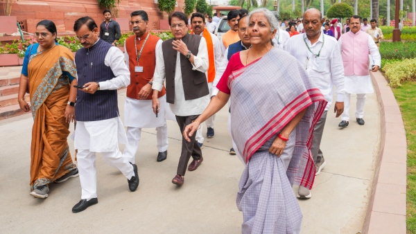 ಮಧ್ಯಮ ವರ್ಗದ ನಿರೀಕ್ಷೆ ಪೂರೈಸುವರೇ ನಿರ್ಮಲಾ ಸೀತಾರಾಮನ್ 