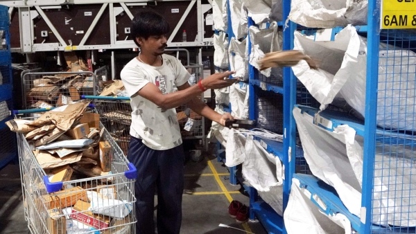 ಫ್ಲಿಪ್‌ಕಾರ್ಟ್‌ನಲ್ಲಿ ಐಫೋನ್‌ 15 ಆರ್ಡರ್‌: ಒಪನ್‌ ಬಾಕ್ಸ್‌ ಡಿಲಿವರಿ