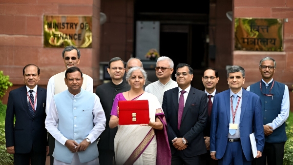 ಸಚಿವೆ ನೇತೃತ್ವದ ಬಜೆಟ್‌ ತಂಡದಲ್ಲಿ ಯಾರೆಲ್ಲಾ ಇದ್ದಾರೆ? ತಿಳಿಯಿರಿ