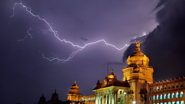 ಬಿಸಿಲ ಬೇಗೆಯಲ್ಲಿರುವ ಬೆಂಗಳೂರಿನಲ್ಲಿ ಮಳೆ ಸಾಧ್ಯತೆ..!