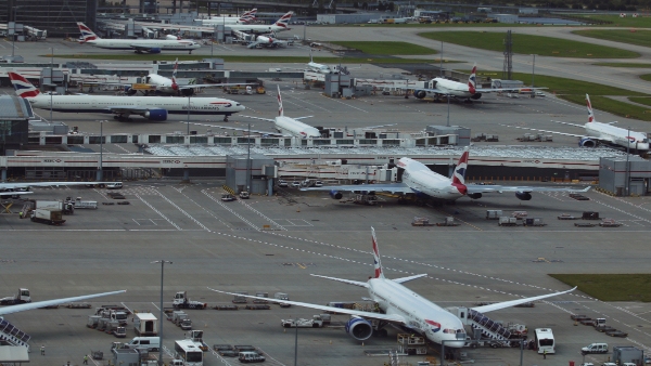 ಹೀಥ್ರೂ ವಿಮಾನ ನಿಲ್ದಾಣದಲ್ಲಿ ವಿದ್ಯುತ್ ಕಡಿತ...!