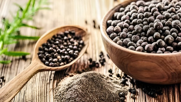 ಕಾಳು ಮೆಣಸಿಗೆ ಬಂಗಾರದ ಬೆಲೆ.. ಉತ್ಪಾದನೆ  ಶೇ. 40 ರಷ್ಟು ಕುಸಿತ