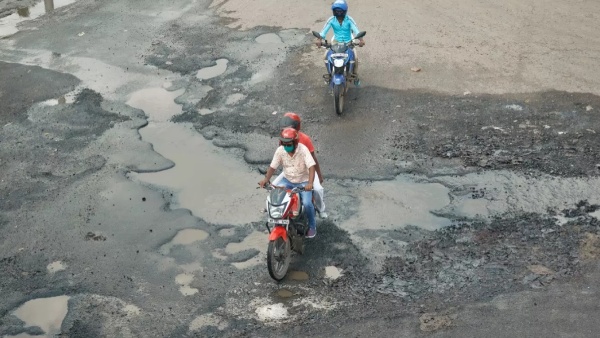 ಶಹಬ್ಬಾಸ್ ಲೇಡಿ! 50 ಲಕ್ಷ ಪರಿಹಾರ ಕೋರಿ BBMPಗೇ ನೋಟಿಸ್
