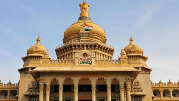 ಸರ್ಕಾರಿ ಆಡಳಿತದಲ್ಲಿ ಕನ್ನಡ ಕಡ್ಡಾಯ.. ಇದು ರಾಜ್ಯ ಸರ್ಕಾರದ ಆದೇಶ ಸರ್ಕಾರಿ ಆಡಳಿತದಲ್ಲಿ ಕನ್ನಡ ಕಡ್ಡಾಯ.. ಇದು ರಾಜ್ಯ ಸರ್ಕಾರದ ಆದೇಶ