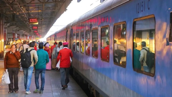 Railway Fare Hike:ರೈಲ್ವೆ ಟಿಕೆಟ್ ದರ ಹೆಚ್ಚಳ: ನಾಳಿಯಿಂದಲ್ಲೇ ಜಾರಿ Railway Fare Hike:ರೈಲ್ವೆ ಟಿಕೆಟ್ ದರ ಹೆಚ್ಚಳ: ನಾಳಿಯಿಂದಲ್ಲೇ ಜಾರಿ