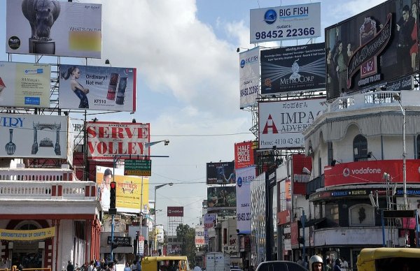 ಬೃಹತ್ ಜಾಹೀರಾತು ಬೋರ್ಡುಗಳಿಗೆ ಕಡಿವಾಣ!