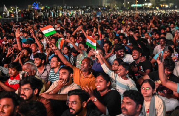 ವಿಶ್ವಕಪ್‌ ಗೆಲುವಿನ ಸಂಭ್ರಮ ಏರ್ಪೋರ್ಟ್‌ನಲ್ಲೂ!