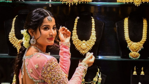 Gold Rate Jan 30: ಚಿನ್ನದ ಬೆಲೆ 8,230 ರೂ., ಬೆಳ್ಳಿ ಬೆಲೆ 15,000 ರೂ. ಕಡಿಮೆ, ಎಷ್ಟಿದೆ ಇಂದಿನ ಚಿನ್ನ - ಬೆಳ್ಳಿ 