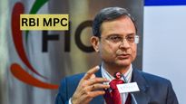 ആർബിഐ പണനയ പ്രഖ്യാപനം നാളെ: 25 ബേസിസ് പോയിന്റ് കുറയ്ക്കുമോ? സാമ്പത്തിക വിദ​ഗ്ദരുടെ പ്രവചനം അറിയാം