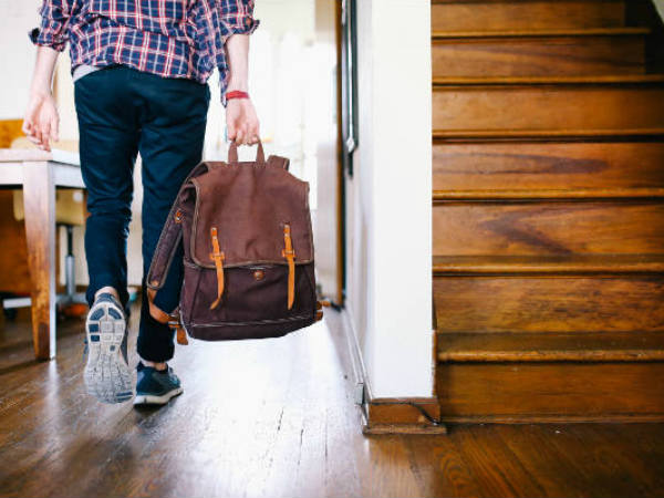 16. അക്കൗണ്ടുള്ള ബാങ്കിന്റെ ശാഖയില്‍ തന്നെ പോകേണ്ടതുണ്ടോ?